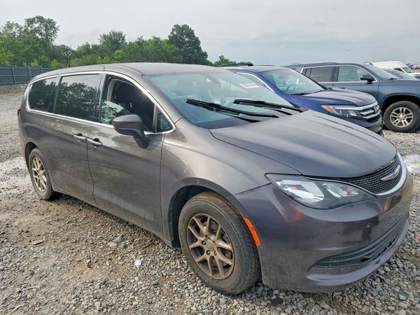 2020 CHRYSLER VOYAGER