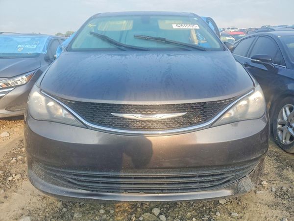 2020 CHRYSLER VOYAGER