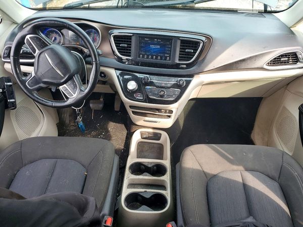 2020 CHRYSLER VOYAGER
