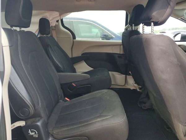 2020 CHRYSLER VOYAGER