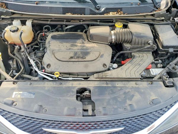 2020 CHRYSLER VOYAGER