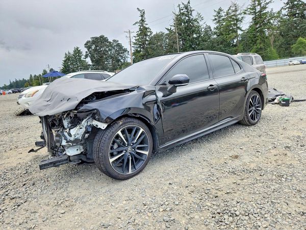 2019 TOYOTA CAMRY XSE — Front 3/4