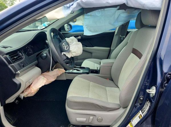 2014 TOYOTA CAMRY