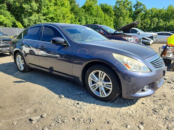 2013 INFINITI G37