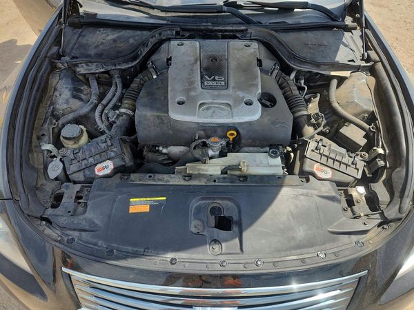2013 INFINITI G37 — Engine bay