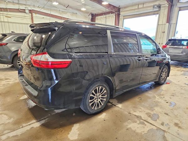 2018 TOYOTA SIENNA