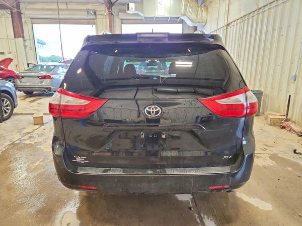 2018 TOYOTA SIENNA