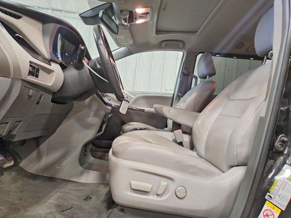2018 TOYOTA SIENNA