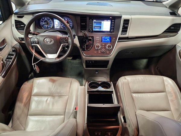 2018 TOYOTA SIENNA