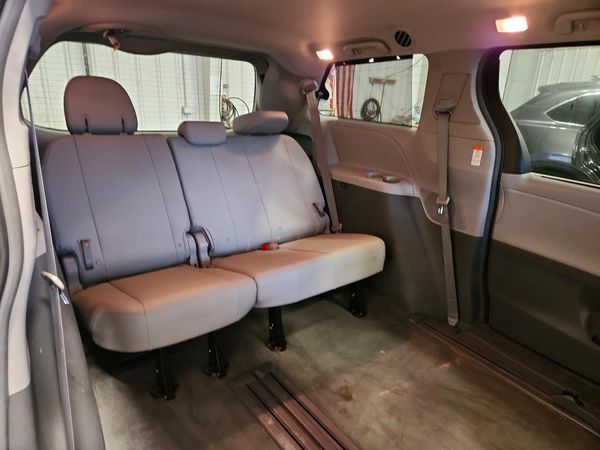 2018 TOYOTA SIENNA