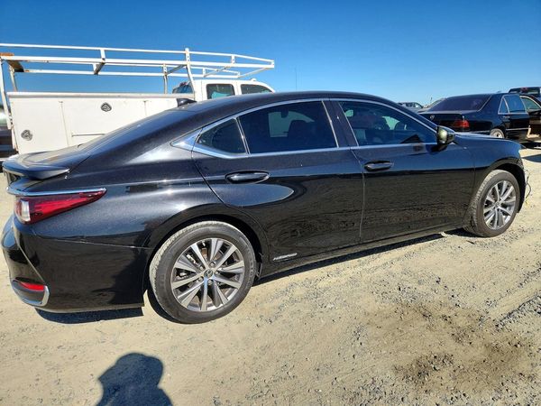 2020 LEXUS ES 300h Premium