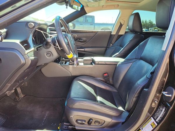 2020 LEXUS ES 300h Premium