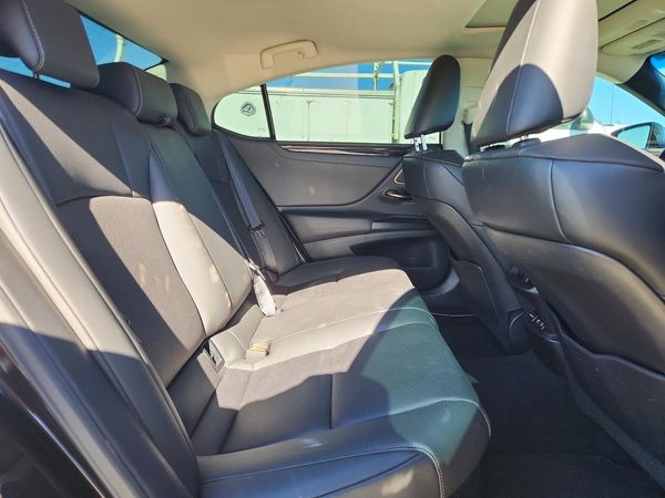 2020 LEXUS ES 300h Premium