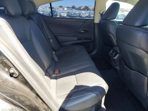 2023 LEXUS ES 300H