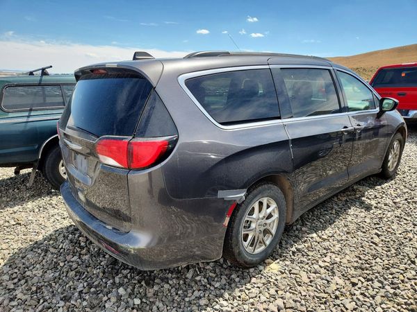 2021 CHRYSLER VOYAGER