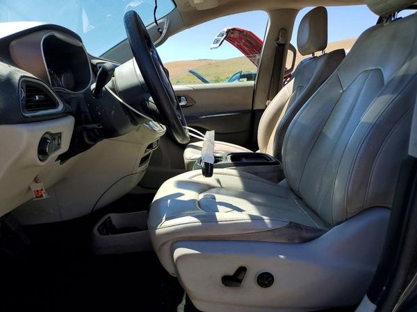 2021 CHRYSLER VOYAGER