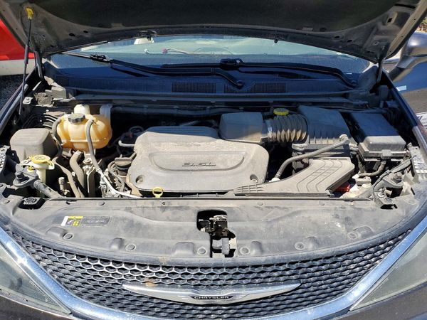 2021 CHRYSLER VOYAGER