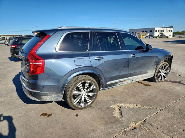 2022 VOLVO XC90