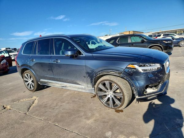 2022 VOLVO XC90