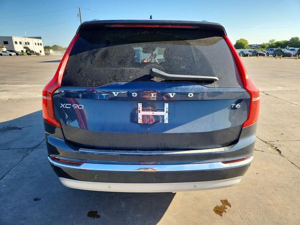 2022 VOLVO XC90