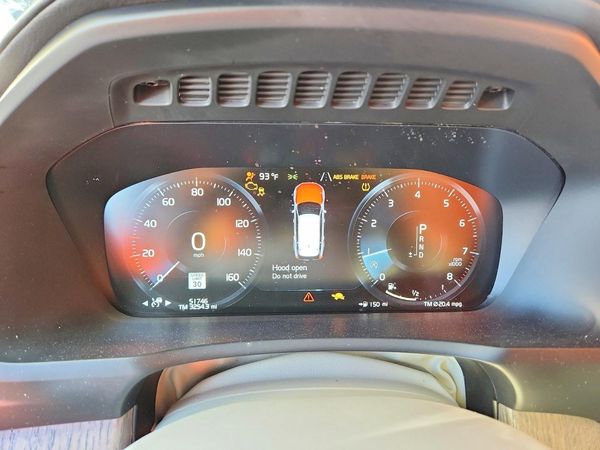 2022 VOLVO XC90