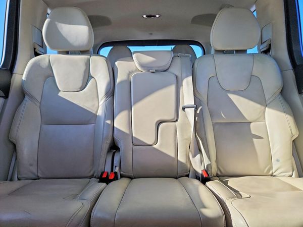 2022 VOLVO XC90