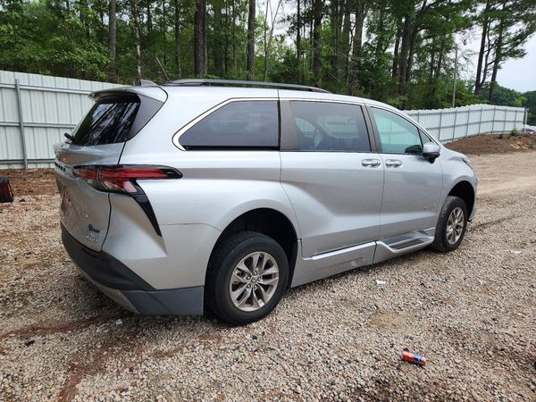 2022 TOYOTA SIENNA