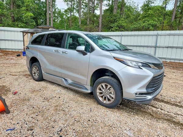 2022 TOYOTA SIENNA