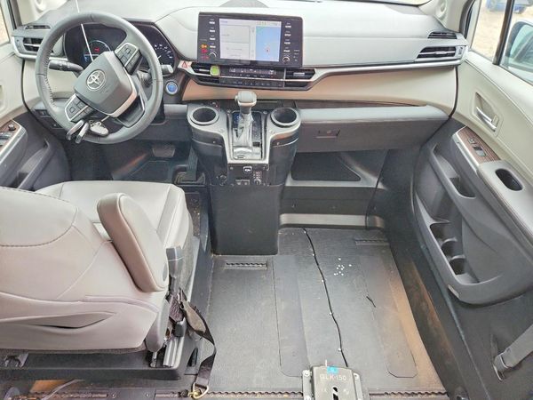 2022 TOYOTA SIENNA