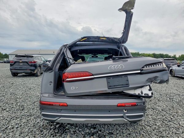 2021 AUDI Q7 quattro Premium Plus