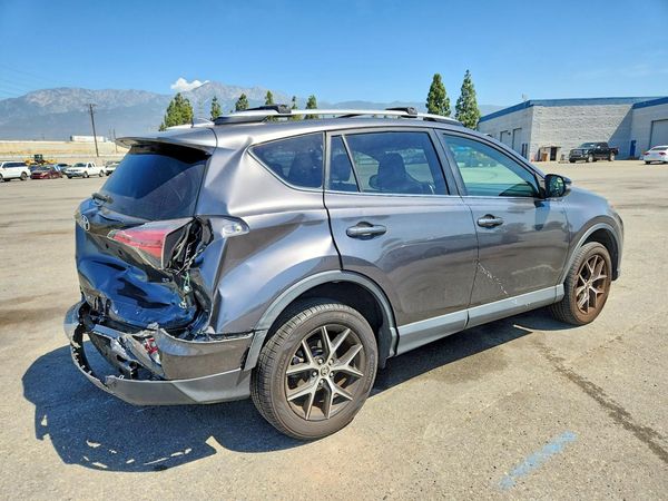 2018 TOYOTA RAV4 SE