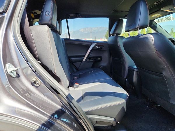 2018 TOYOTA RAV4 SE