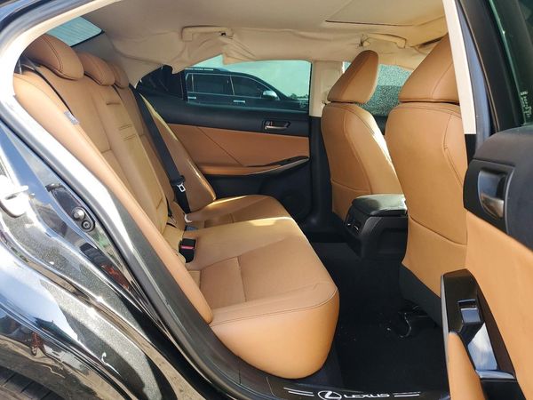 2019 LEXUS IS