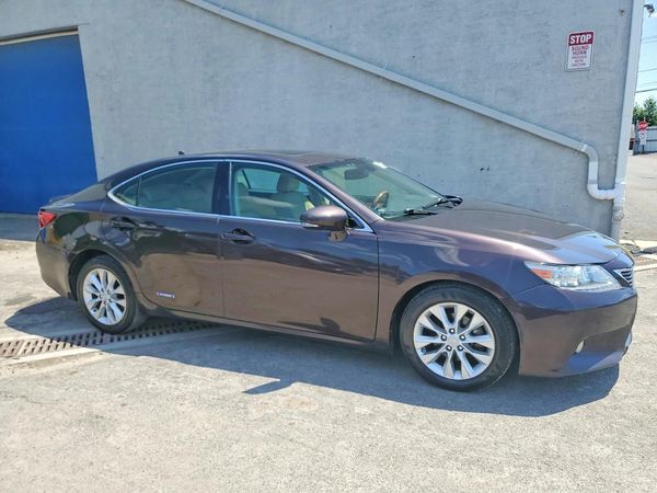 2013 LEXUS ES 300h