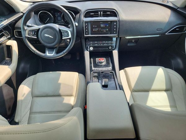 2018 JAGUAR F-PACE Standard