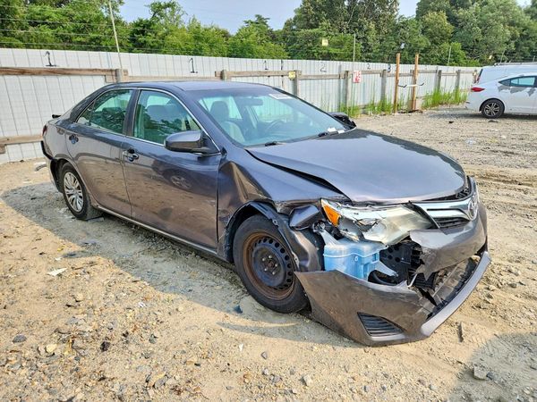 2014 TOYOTA CAMRY