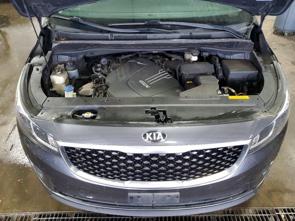 2017 KIA SEDONA LX — Engine bay