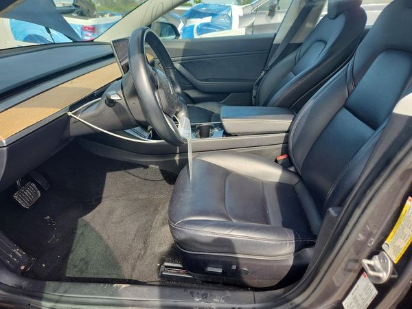 2018 TESLA MODEL 3 — DENT