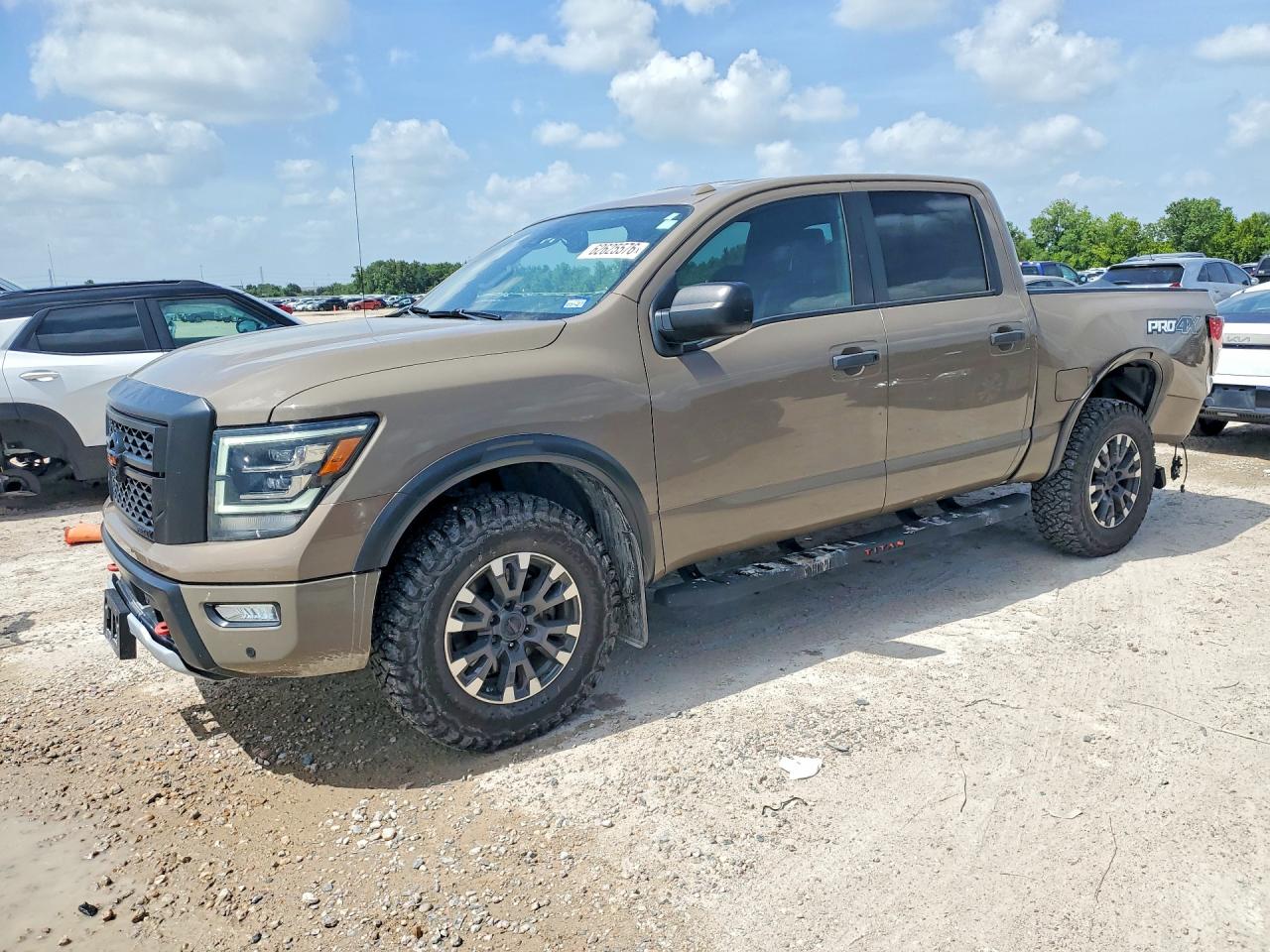 2021 NISSAN TITAN Crew Cab