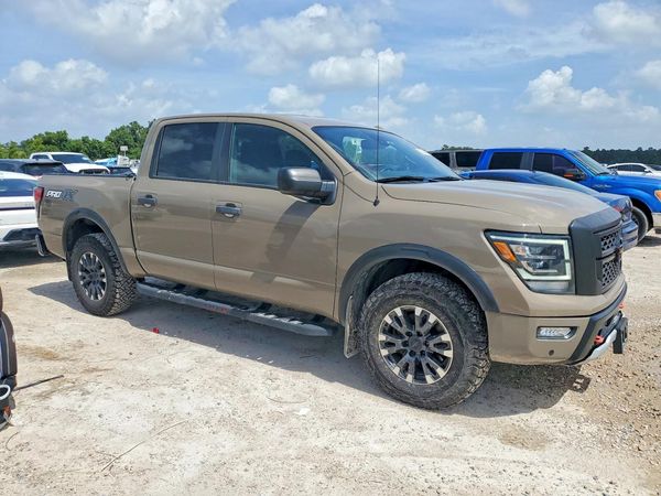 2021 NISSAN TITAN Crew Cab