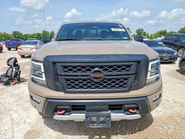 2021 NISSAN TITAN Crew Cab