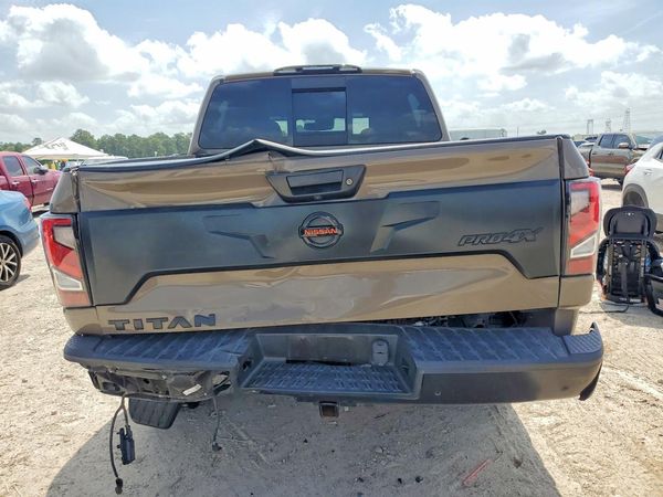 2021 NISSAN TITAN Crew Cab