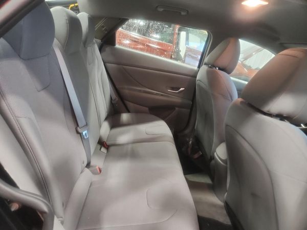 2023 HYUNDAI ELANTRA SE