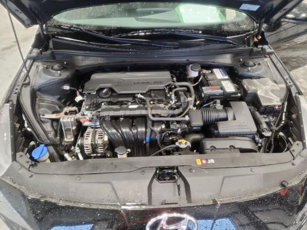 2023 HYUNDAI ELANTRA SE