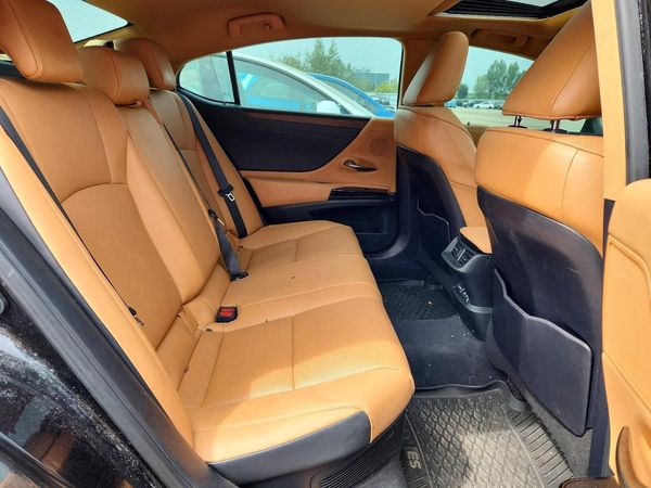 2024 LEXUS ES