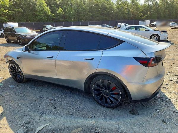 2024 TESLA MODEL Y