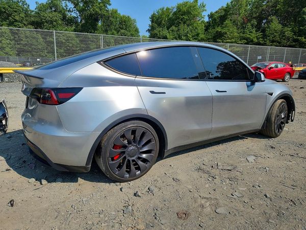2024 TESLA MODEL Y