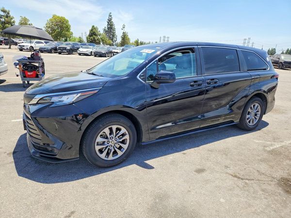 2023 TOYOTA SIENNA