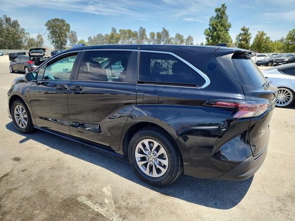 2023 TOYOTA SIENNA LE