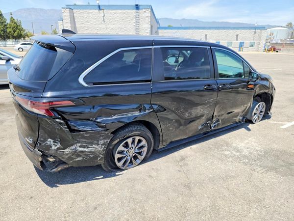 2023 TOYOTA SIENNA LE